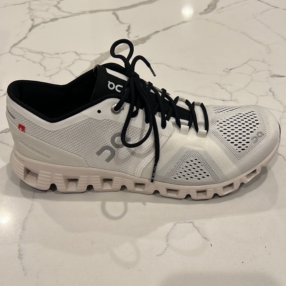 On Cloud X Running shoes Size women’s 9.5